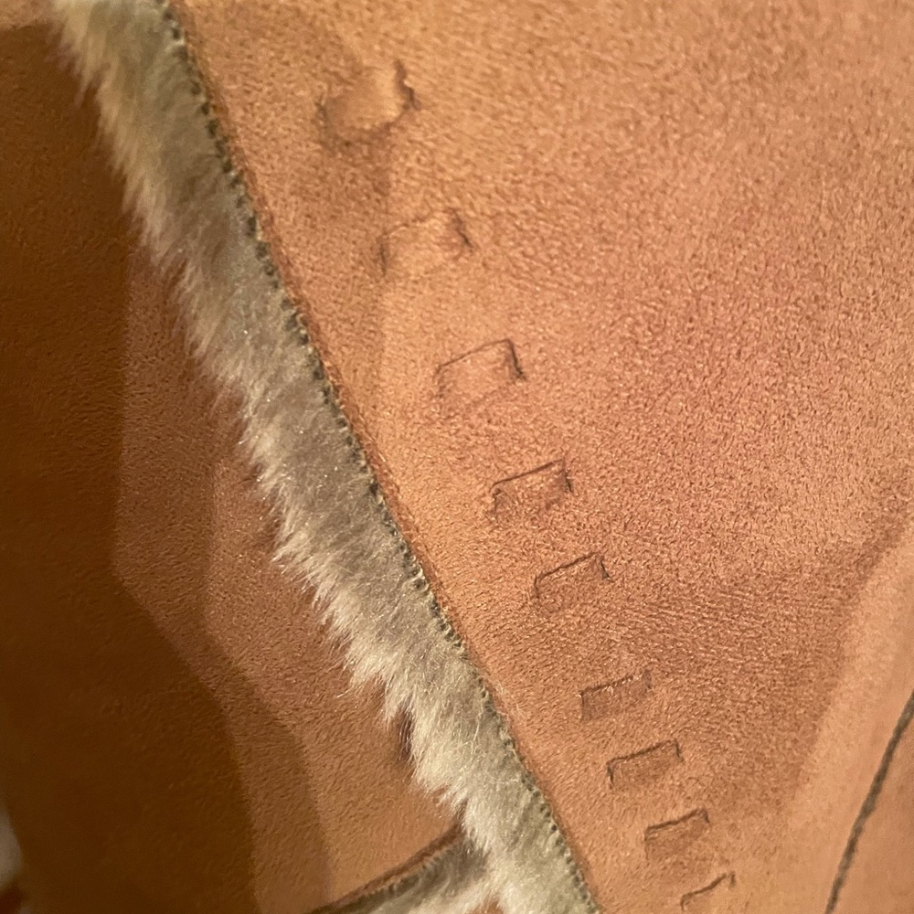 Vest - Picture 2 of 6